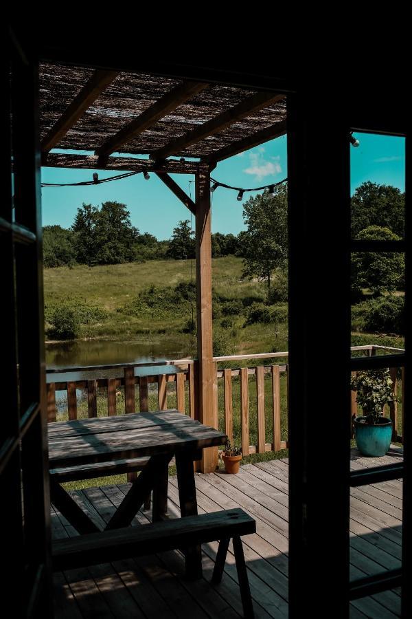 La Ferme Du Pont De Maumy, Cabane Au Bord De L'Etang Et Bain Nordique Busserolles Exterior foto